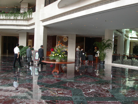 Pudong_hotel_lobby1